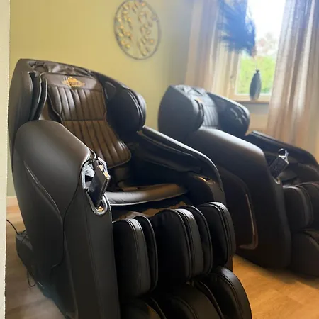 Pure Wellness 121 Sauna Hottub & Massage Holiday home *