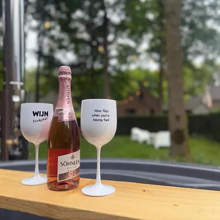 Pure Wellness 121 Sauna Hottub & Massage Holiday home *