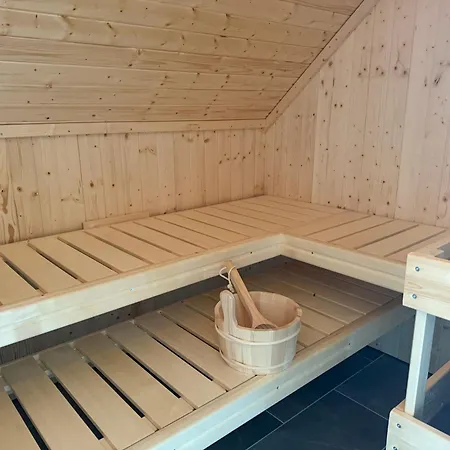 Pure Wellness 121 Sauna Hottub & Massage Holiday home *