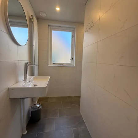 Pure Wellness 121 Sauna Hottub & Massage Holiday home *