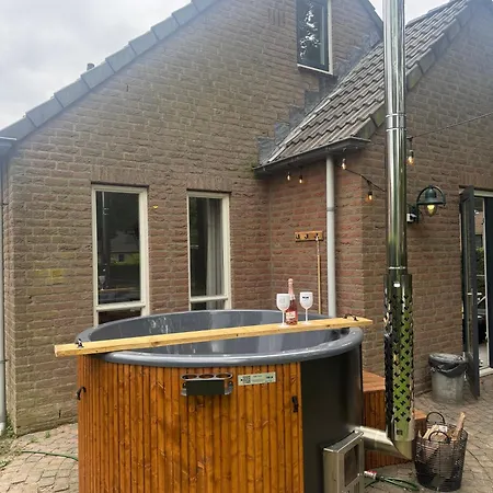 Pure Wellness 121 Sauna&massage&hottub * Ewijk