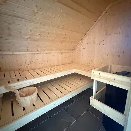Pure Wellness 121 Sauna Hottub & Massage Holiday home Ewijk