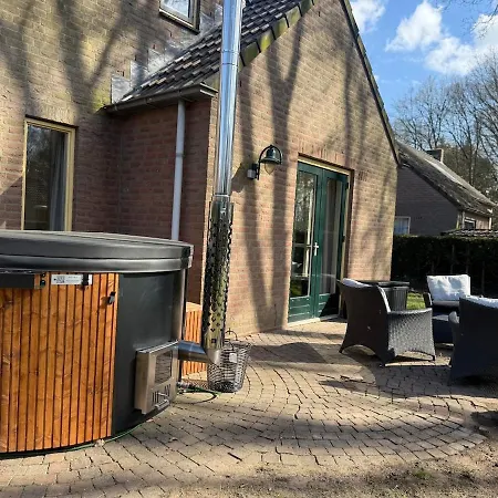 Pure Wellness 121 Sauna Hottub & Massage *