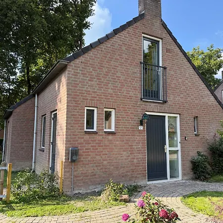 Pure Wellness 121 Sauna Hottub & Massage Holiday home Ewijk