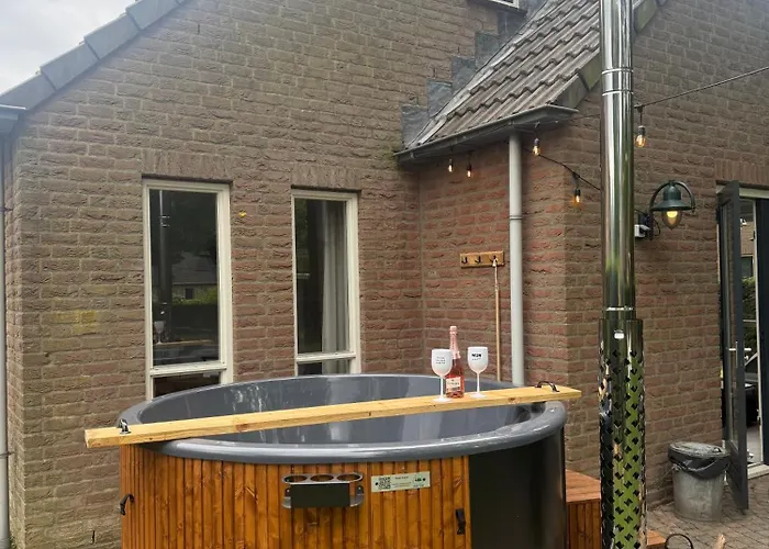 Pure Wellness 121 Sauna&massage&hottub * Ewijk